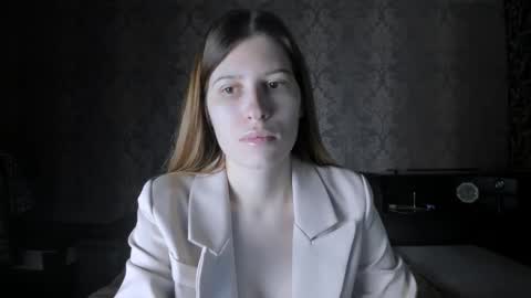 Lili online show from 11/22/25, 09:52