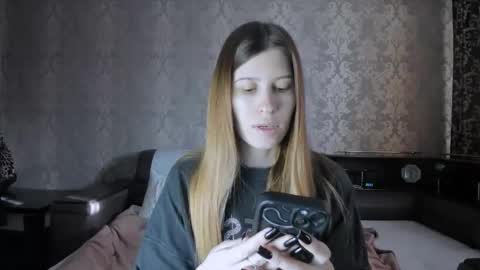 Lili online show from 11/23/25, 10:26