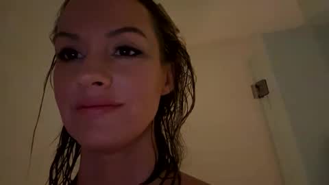 Snapshot of mmmmyesplease1 chatting on 12/17/24, 04:00 mmmmyesplease1 online show from 12/17/24, 04:00