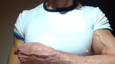 Snapshot of mmuscularman chatting on 09/24/25, 07:01 mmuscularman online show from 09/24/25, 07:01
