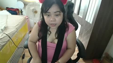 Snapshot of moan_dust chatting on 11/27/25, 02:35 Anya online show from 11/27/25, 02:35