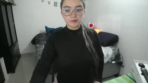 Snapshot of mocca_117 chatting on 09/18/25, 11:01 Sam online show from 09/18/25, 11:01