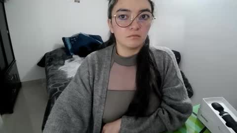 Snapshot of mocca_117 chatting on 09/19/25, 11:33 Sam online show from 09/19/25, 11:33