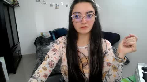 Snapshot of mocca_117 chatting on 09/20/25, 02:18 Sam online show from 09/20/25, 02:18