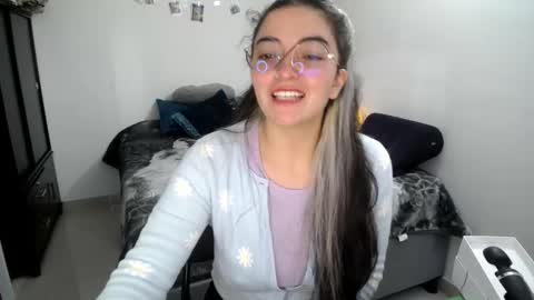 Snapshot of mocca_117 chatting on 09/23/25, 11:46 Sam online show from 09/23/25, 11:46
