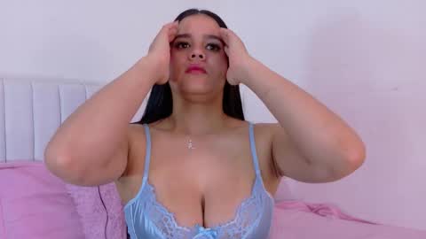 Snapshot of modelross07 chatting on 09/16/25, 07:04 zoe ross online show from 09/16/25, 07:04
