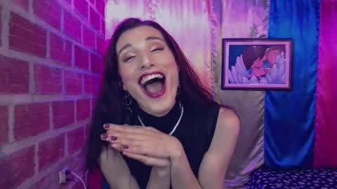 Snapshot of moira_hot chatting on 11/26/25, 10:33 moira_hot online show from 11/26/25, 10:33