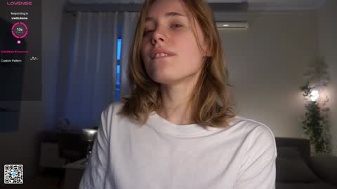 Snapshot of moiraalsbrook chatting on 01/21/25, 01:43 Diana online show from 01/21/25, 01:43