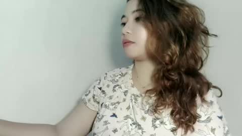 Snapshot of moleschaxxx chatting on 10/22/25, 04:40 Jane online show from 10/22/25, 04:40