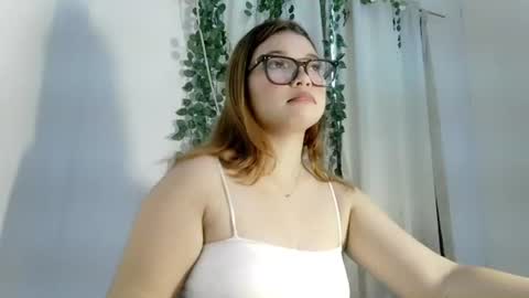 Snapshot of moleschaxxx chatting on 11/16/25, 04:40 Jane online show from 11/16/25, 04:40