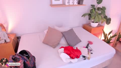 Snapshot of moll1e_ chatting on 02/05/25, 11:55 M o L l i E online show from 02/05/25, 11:55