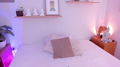Snapshot of moll1e_ chatting on 02/14/25, 11:42 M o L l i E online show from 02/14/25, 11:42