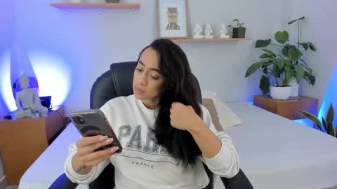 Snapshot of moll1e_ chatting on 02/24/25, 12:26 M o L l i E online show from 02/24/25, 12:26