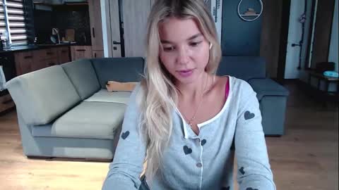 Snapshot of molly_bell chatting on 09/18/25, 11:56 Molly online show from 09/18/25, 11:56