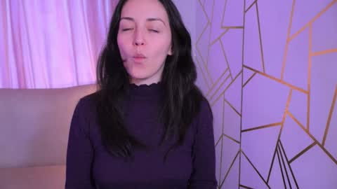 Snapshot of molly_marmalade_ chatting on 11/10/25, 03:00 MOLLY online show from 11/10/25, 03:00