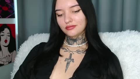 Snapshot of molly_montanaaa chatting on 12/02/24, 09:24 Lina online show from 12/02/24, 09:24
