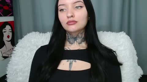 Snapshot of molly_montanaaa chatting on 02/10/25, 09:36 Lina online show from 02/10/25, 09:36