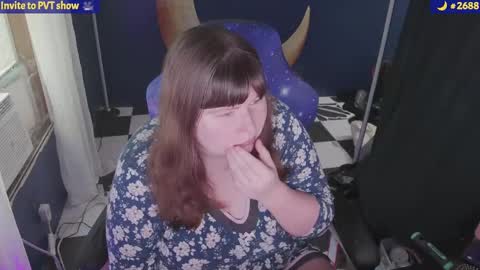 Snapshot of molly_moons chatting on 09/14/25, 08:41 molly_moons online show from 09/14/25, 08:41