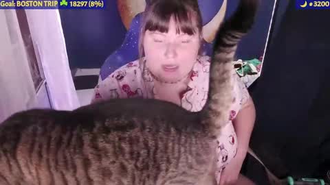 Snapshot of molly_moons chatting on 09/23/25, 02:03 molly_moons online show from 09/23/25, 02:03