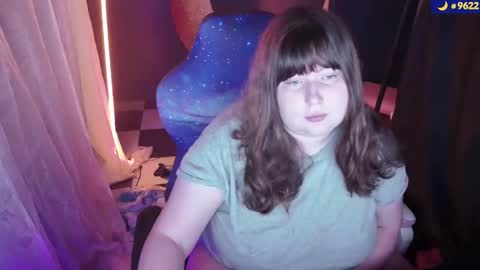 Snapshot of molly_moons chatting on 10/12/25, 10:42 molly_moons online show from 10/12/25, 10:42