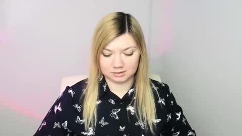 Snapshot of molly_moree chatting on 01/17/25, 12:21 Molly online show from 01/17/25, 12:21
