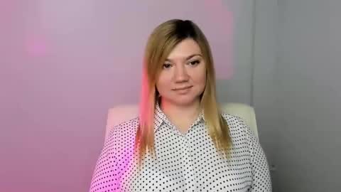 Snapshot of molly_moree chatting on 01/21/25, 12:18 Molly online show from 01/21/25, 12:18