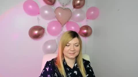Snapshot of molly_moree chatting on 02/12/25, 04:11 Molly online show from 02/12/25, 04:11