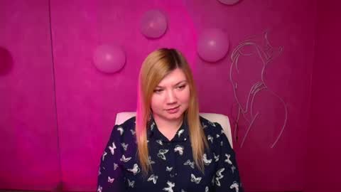 Snapshot of molly_moree chatting on 02/18/25, 12:28 Molly online show from 02/18/25, 12:28