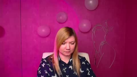 Snapshot of molly_moree chatting on 02/18/25, 03:32 Molly online show from 02/18/25, 03:32