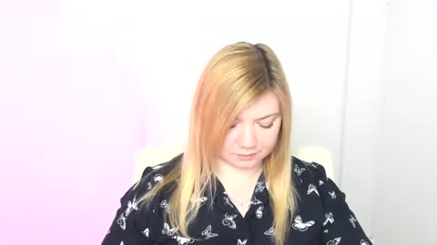 Snapshot of molly_moree chatting on 03/12/25, 01:19 Molly online show from 03/12/25, 01:19