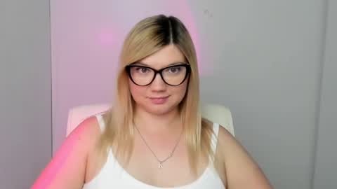 Snapshot of molly_moree chatting on 09/12/25, 11:32 Molly online show from 09/12/25, 11:32