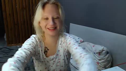 Snapshot of molly_smolly_ chatting on 01/21/25, 04:58 lo online show from 01/21/25, 04:58
