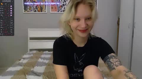 Snapshot of molly_smolly_ chatting on 02/22/25, 11:57 lo online show from 02/22/25, 11:57