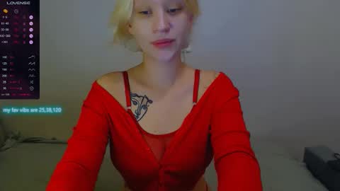 Snapshot of molly_smolly_ chatting on 09/19/25, 05:24 lo online show from 09/19/25, 05:24
