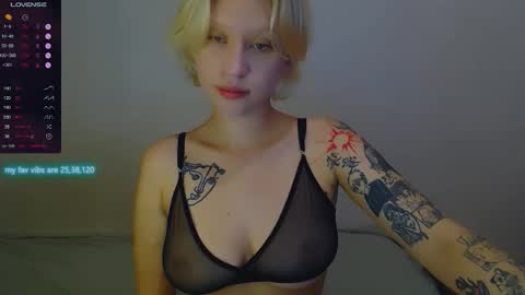 Snapshot of molly_smolly_ chatting on 09/20/25, 05:14 lo online show from 09/20/25, 05:14