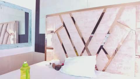 Yuli online show from 10/17/25, 01:42