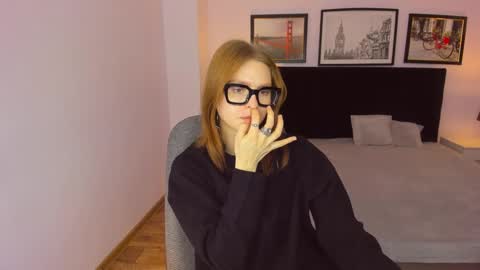Snapshot of mollydangerous chatting on 12/15/24, 11:34 Taisha online show from 12/15/24, 11:34