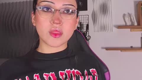   Please follow me and rate me a thumbs up online show from 11/21/25, 11:58