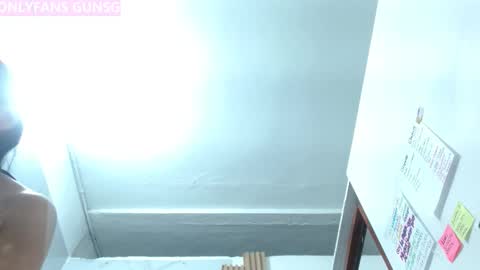  MOLLY  GUNSG online show from 10/15/25, 08:31