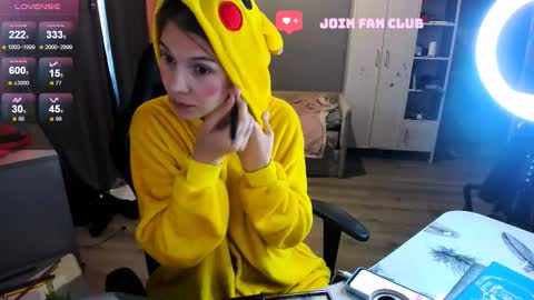 Snapshot of mollylollipop20 chatting on 09/16/25, 03:29 KIRA online show from 09/16/25, 03:29