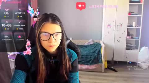  KIRA  online show from 10/17/25, 05:32