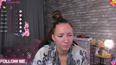 hi im Molly heregreat boobs big heart  warm pussy  online show from 10/09/25, 02:09