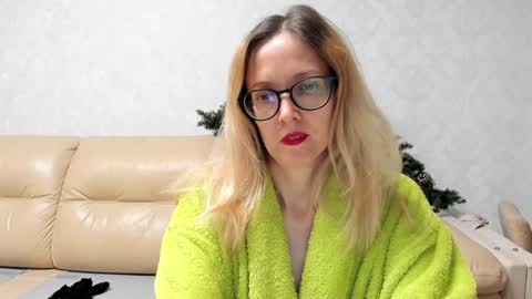 Snapshot of mollystory chatting on 01/17/25, 09:17 AngelMomm online show from 01/17/25, 09:17