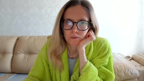 Snapshot of mollystory chatting on 02/18/25, 11:22 AngelMomm online show from 02/18/25, 11:22