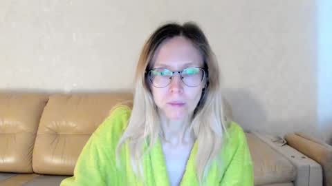 Snapshot of mollystory chatting on 02/25/25, 05:08 AngelMomm online show from 02/25/25, 05:08