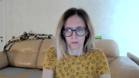 Snapshot of mollystory chatting on 03/10/25, 07:53 AngelMomm online show from 03/10/25, 07:53