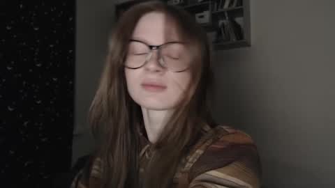 Snapshot of mollytucker chatting on 03/05/25, 03:40 mollytucker online show from 03/05/25, 03:40