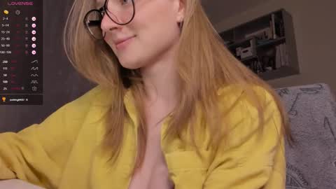 Snapshot of mollytucker chatting on 09/24/25, 05:49 mollytucker online show from 09/24/25, 05:49
