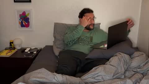 Snapshot of molten_escargot chatting on 12/20/24, 09:00 molten_escargot online show from 12/20/24, 09:00