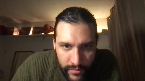 Snapshot of molten_escargot chatting on 01/13/25, 02:39 molten_escargot online show from 01/13/25, 02:39